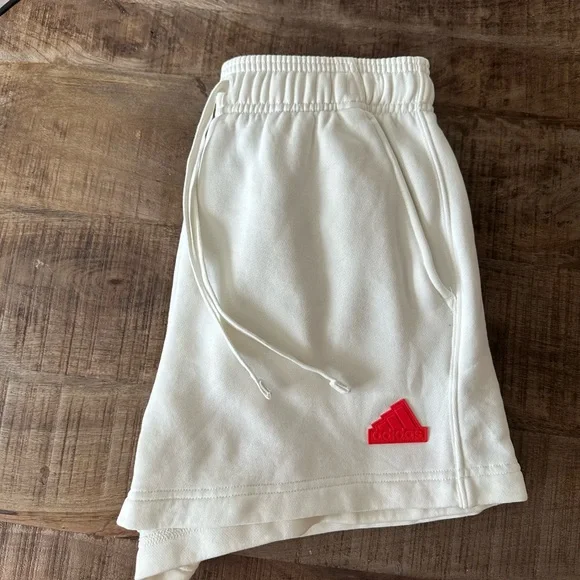 Adidas Women's Cream Shorts with Red Logo - Picture 3 of 7
